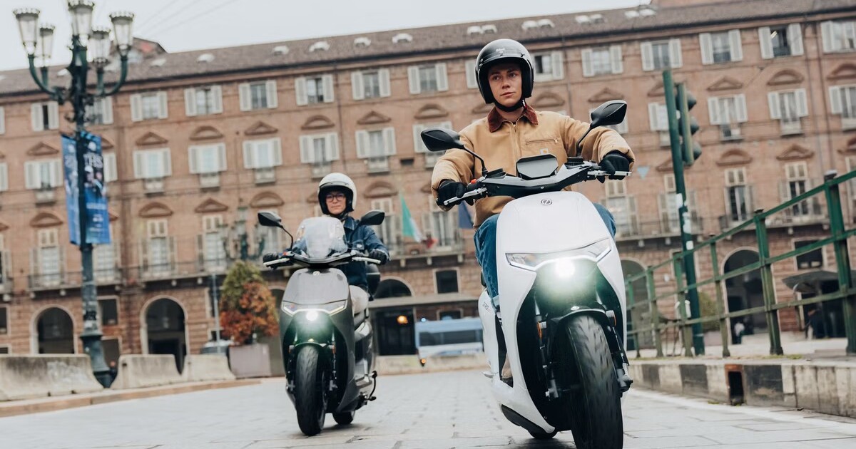 Zero muscles into the scooter market with the 62-mph electric LS1