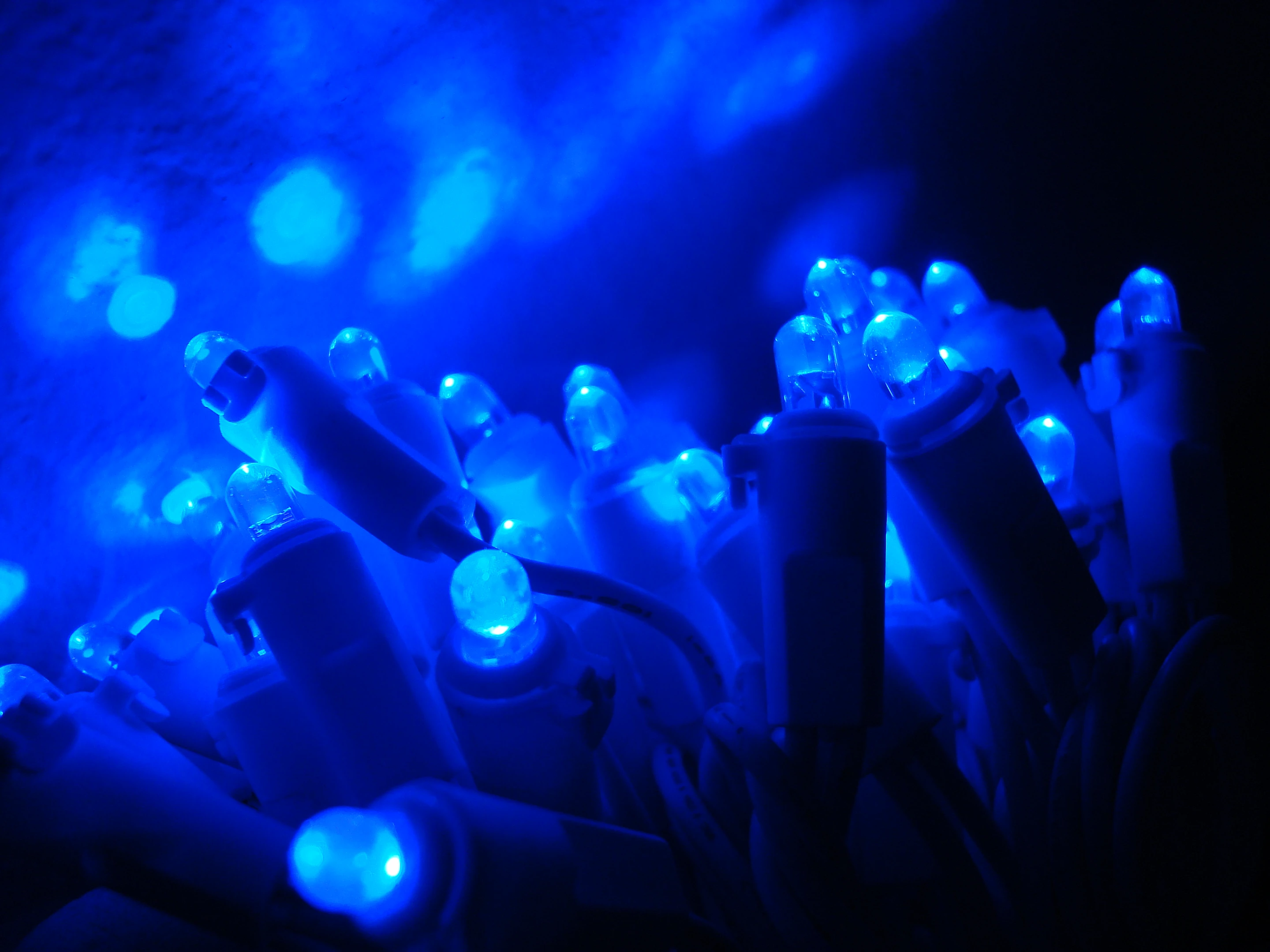The 2014 Nobel Prize for physics has been awarded to the inventors of the blue LED, which is the key to modern energy-efficient lighting (Image: Alexofdodd/Wikimedia)