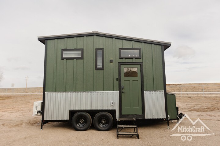 As its name suggests, Nicole's 16 x 8 Tiny Home measures 16 ft (4.8 m) long and has a width of 8 ft (2.4 m), which is definitely on the smaller side for a US tiny house nowadays