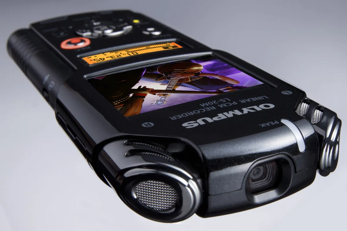 Olympus has given its Linear PCM audio recorder full 1080p video capabilities in the shape of the new LS-20M