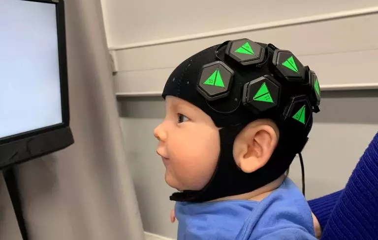 The device uses near-infrared light to measure brain activity with a resolution similar to that of MRI