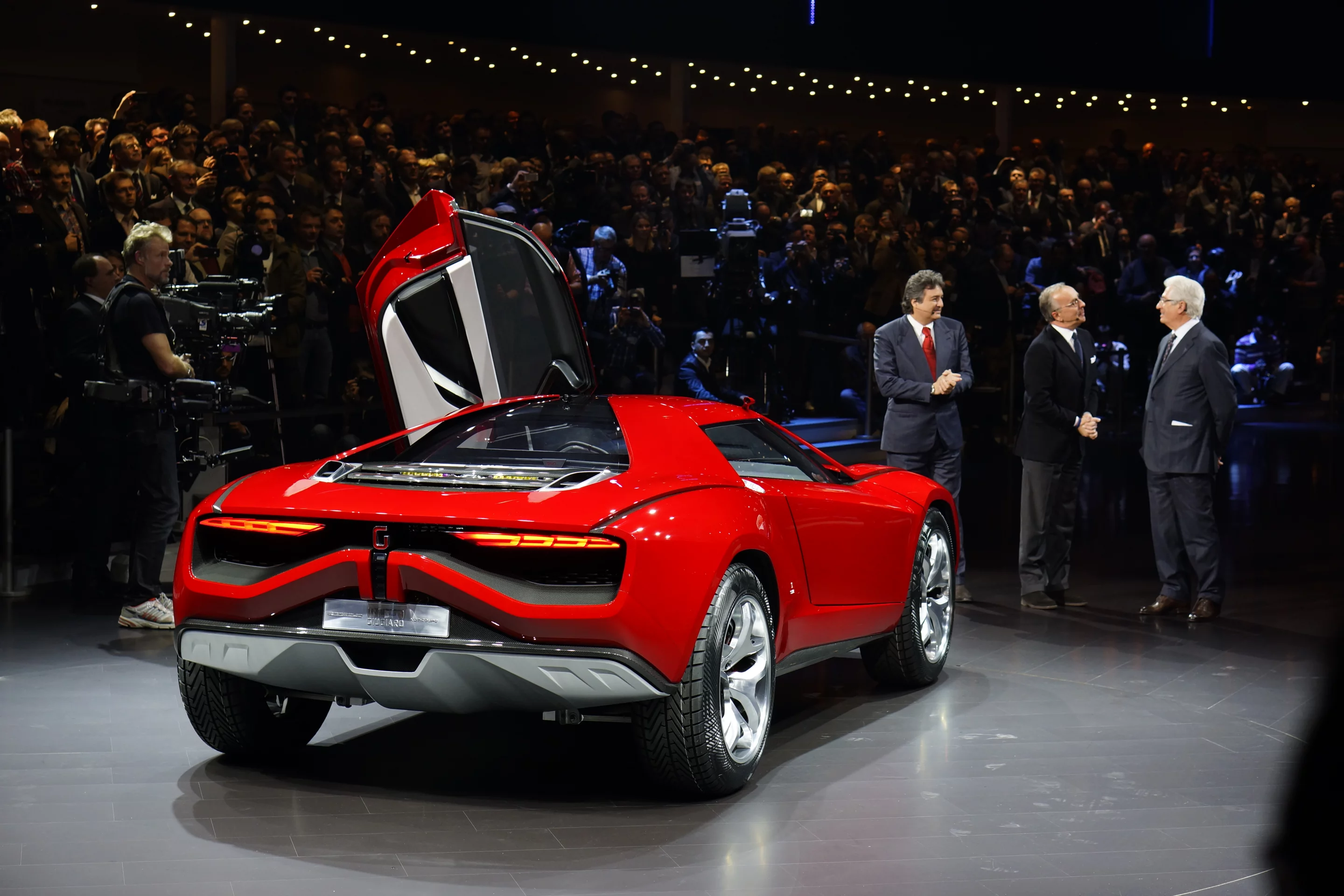 The Giugiaro Parkour coupé is powered by a V10 5.2‐liter petrol engine