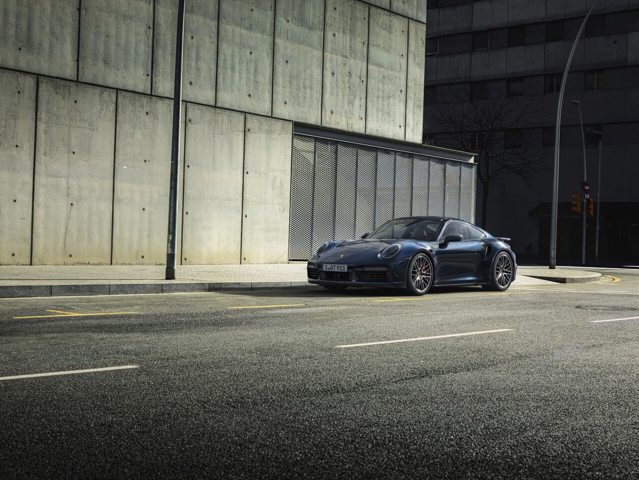 Up front, the 911 Turbo has controlled cooling flaps and an active spoiler