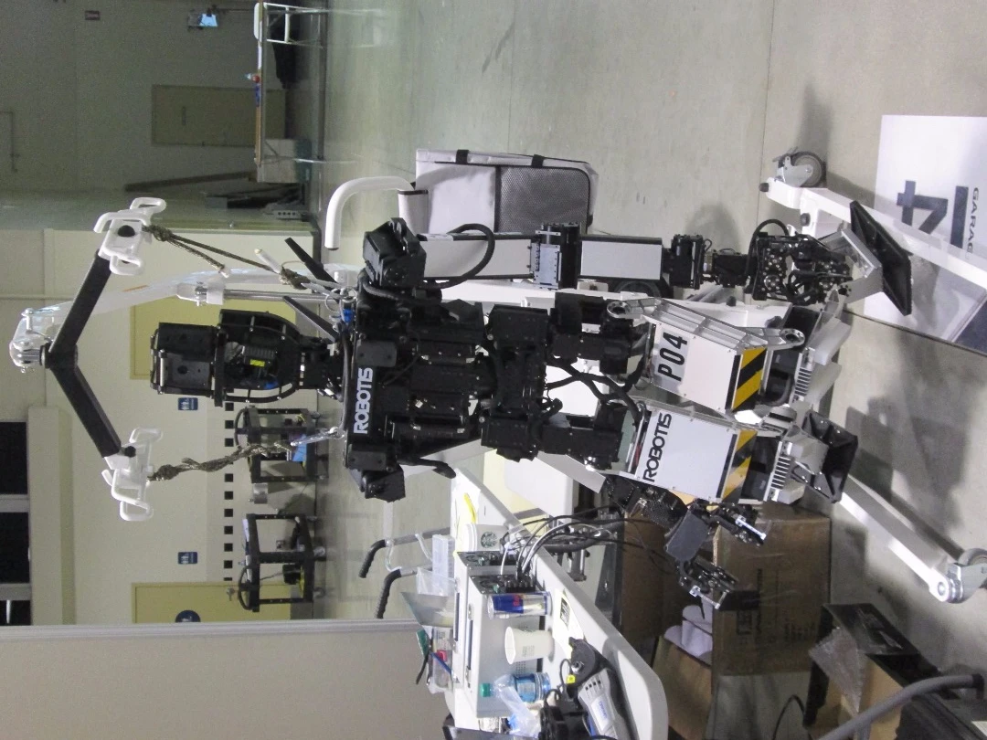 Robotis on its crane