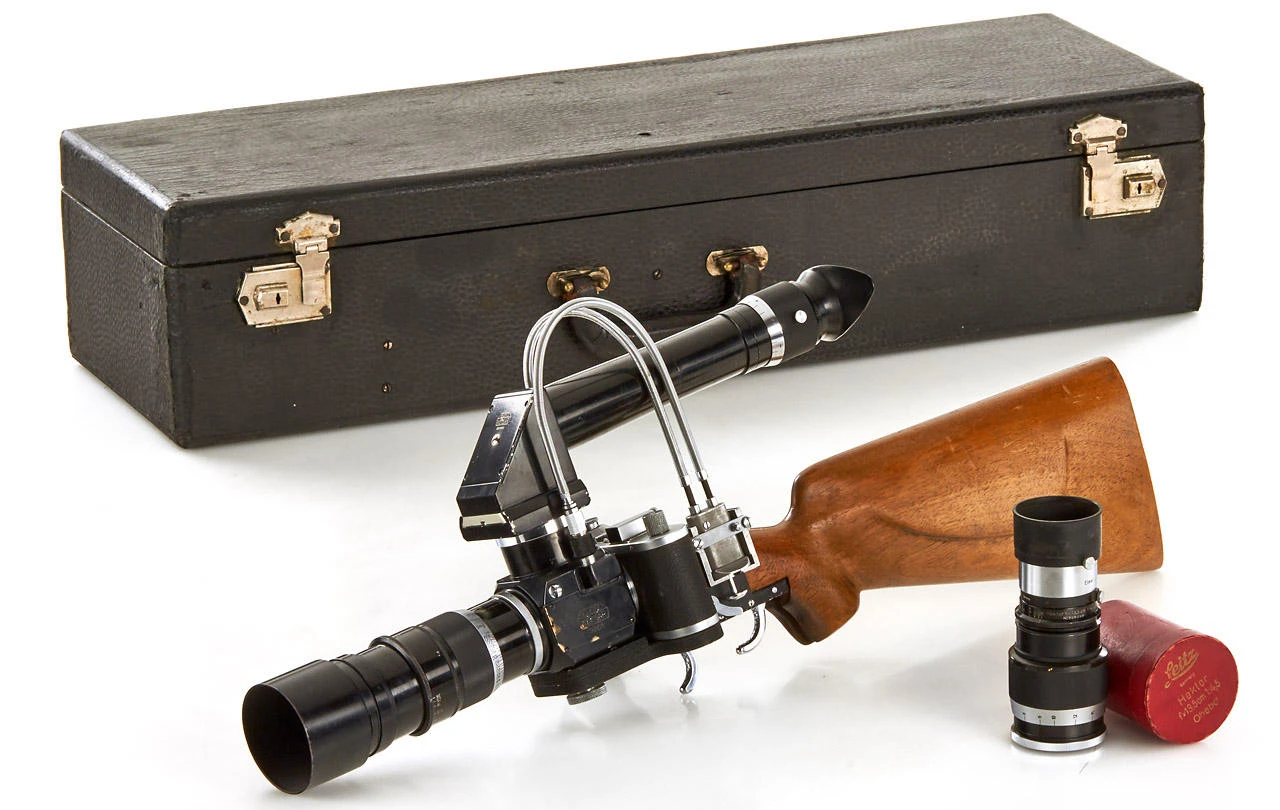 The New York Leica Gun RIFLE Prototype comes with a carry case and two lenses