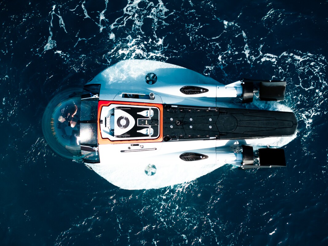 Triple-speed personal submarine steers nimbly through subaquatic world