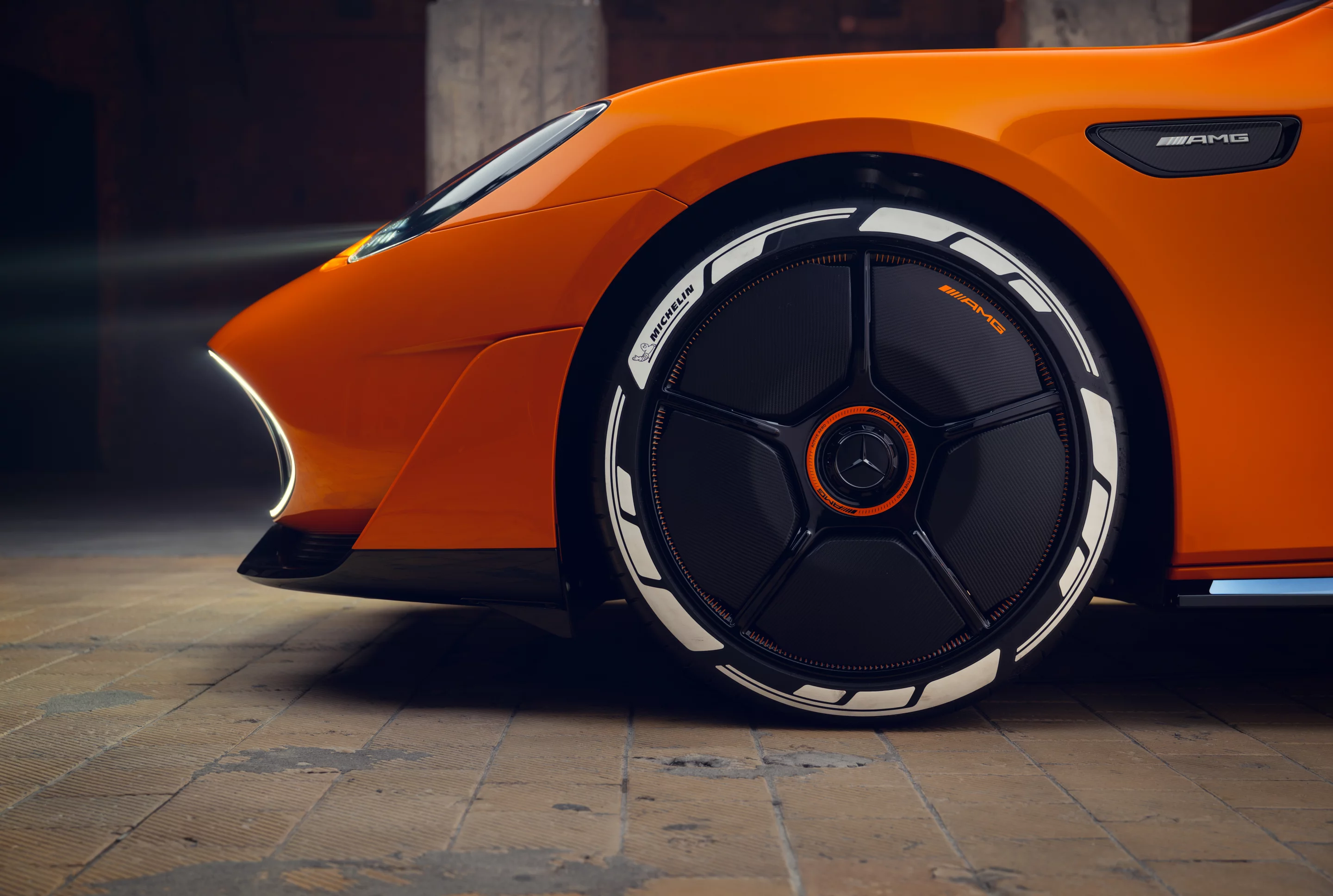 The adaptive aero wheels of the Mercedes-AMG Concept GT XX can open and close fins for improved Cd