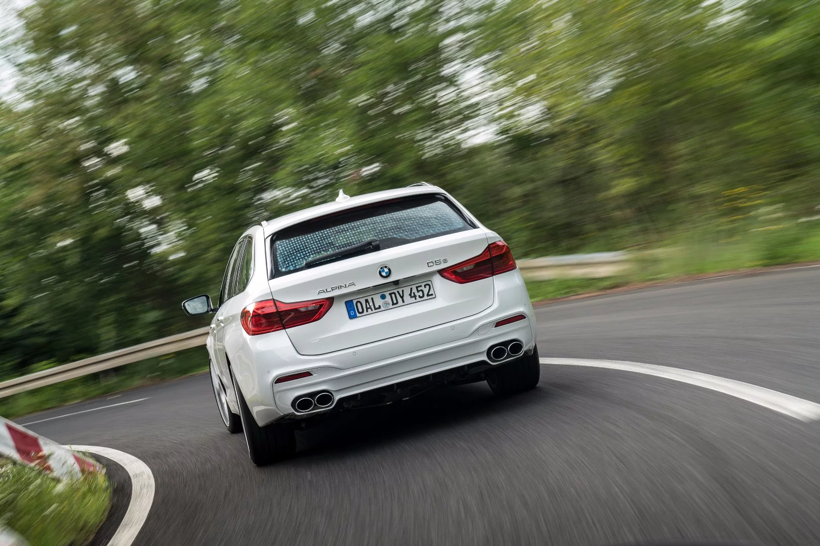 The D5 S Touring has quad exhaust pipes