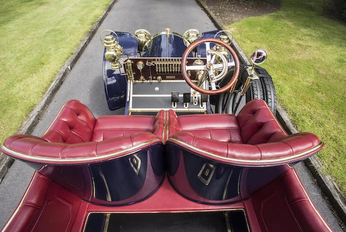 The Simplex sits on elliptical leaf springs