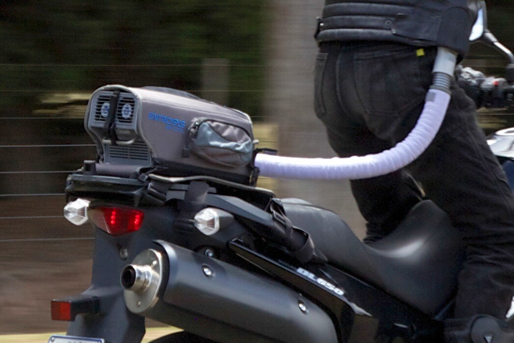 The ventilation hose is long enough to allow you to move about in the seat and stand up when necessary
