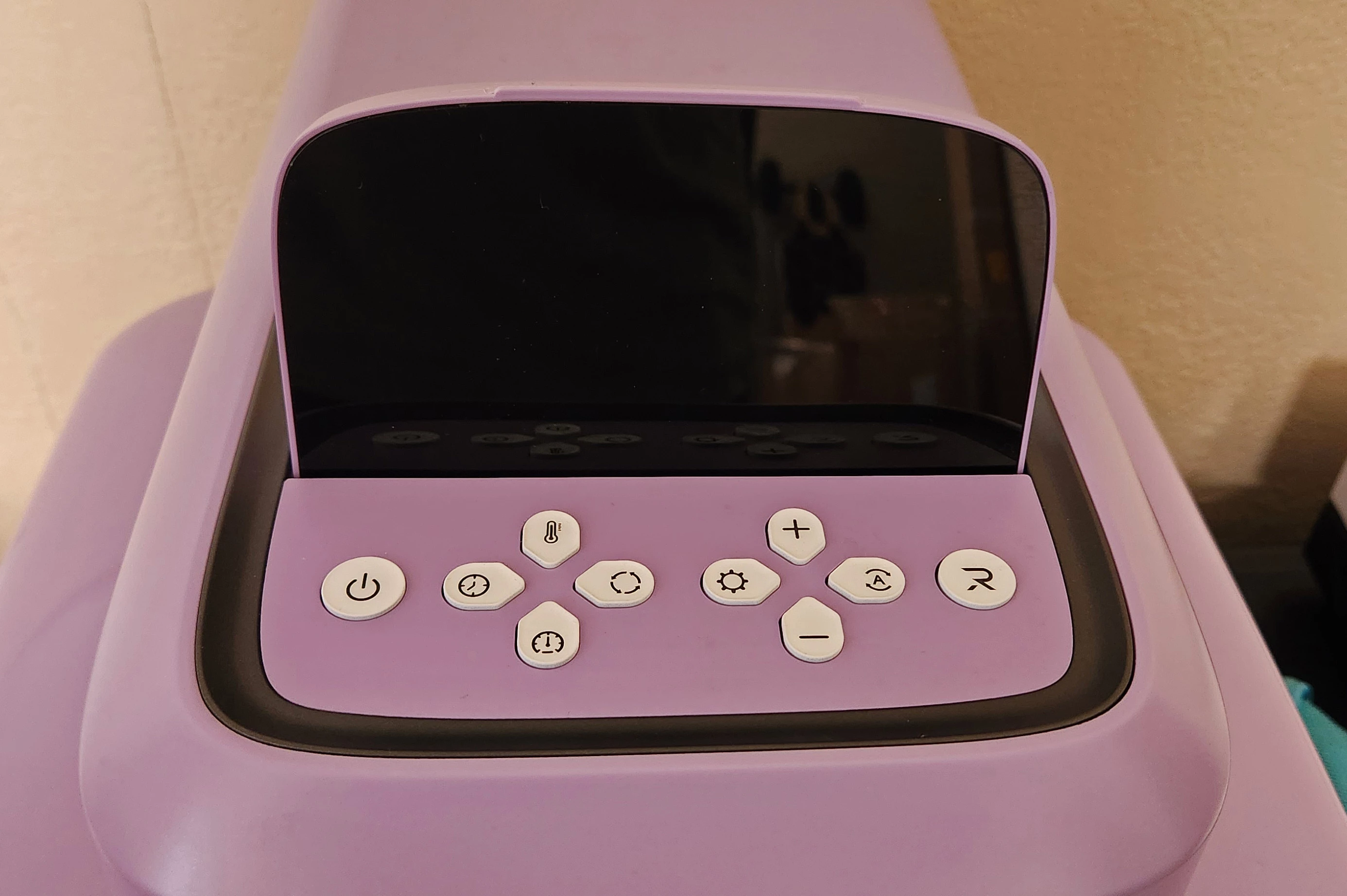 The display tilts up or lies flat, the choice is yours