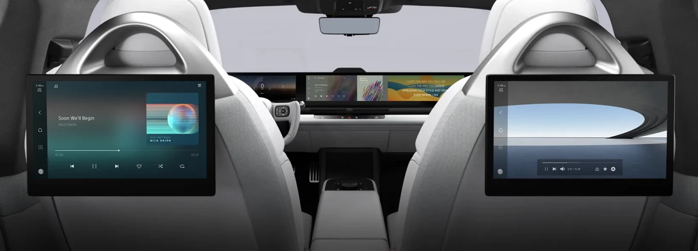 The higher-end Signature variant gets screens for rear seat passengers
