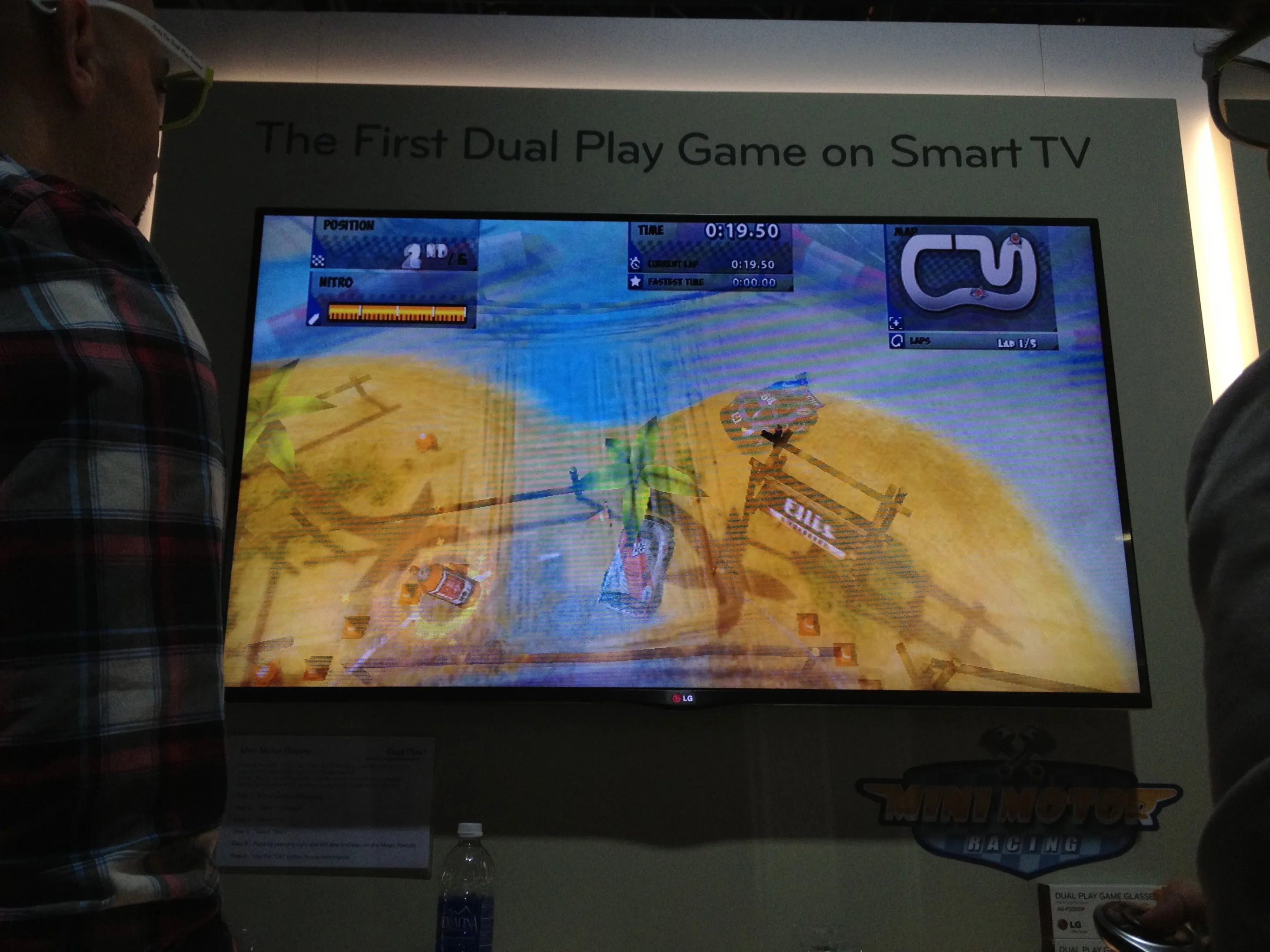 The view of LG's dual play game without glasses