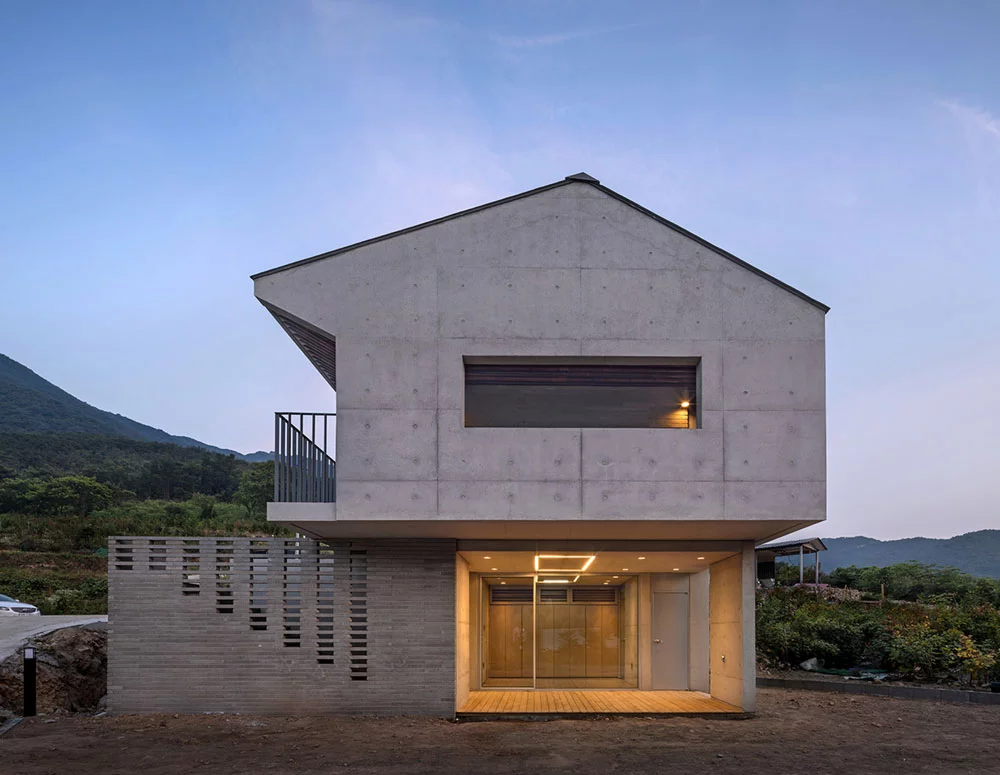 Grandpa's Cool House is a retirement home in Busan, South Korea and a winner under the "Private Homes" category of the 2018 International Architecture Awards. By architect-k