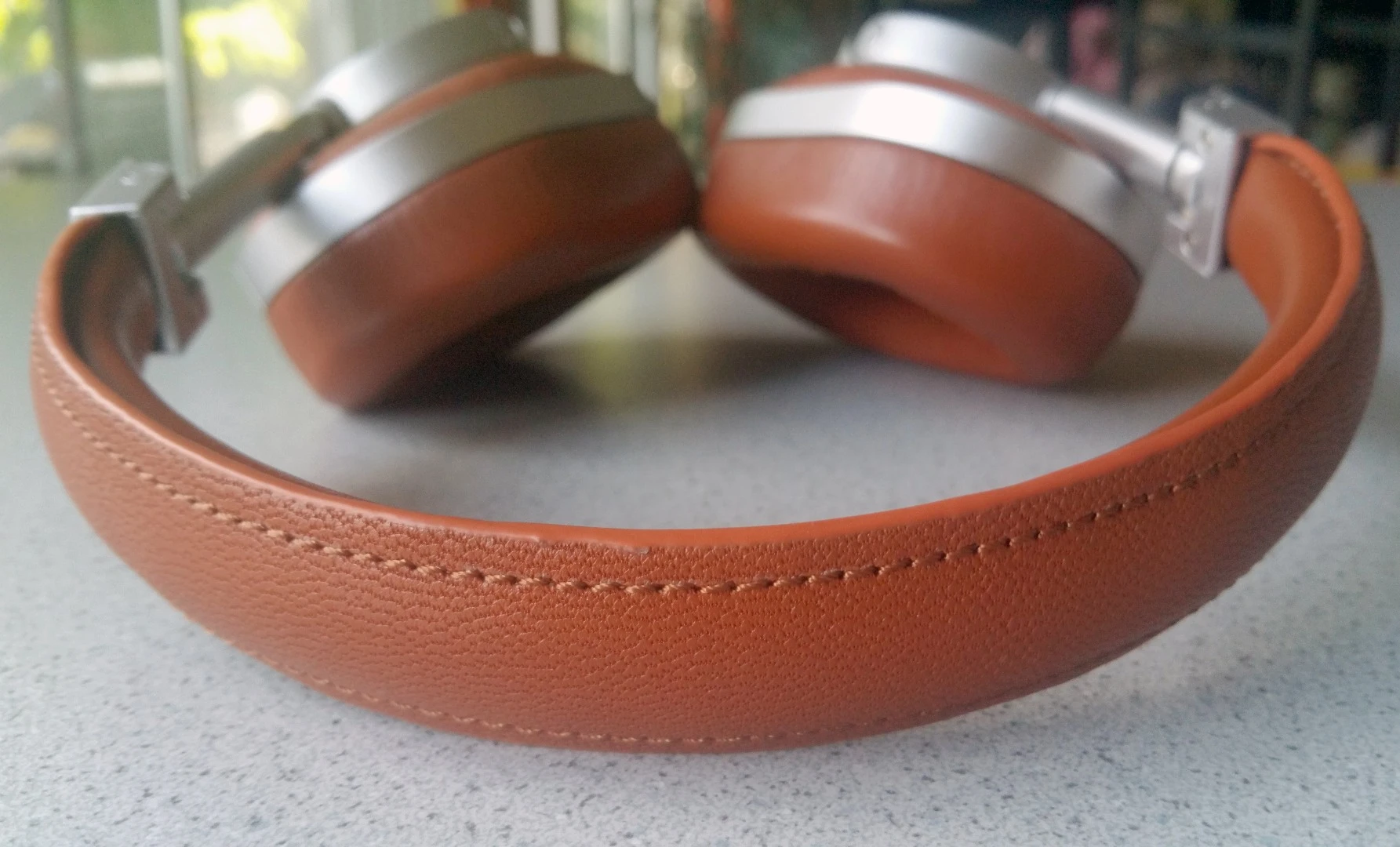 The headband for the Master & Dynamic MW60 headphones feature solid stitching through the premium leather