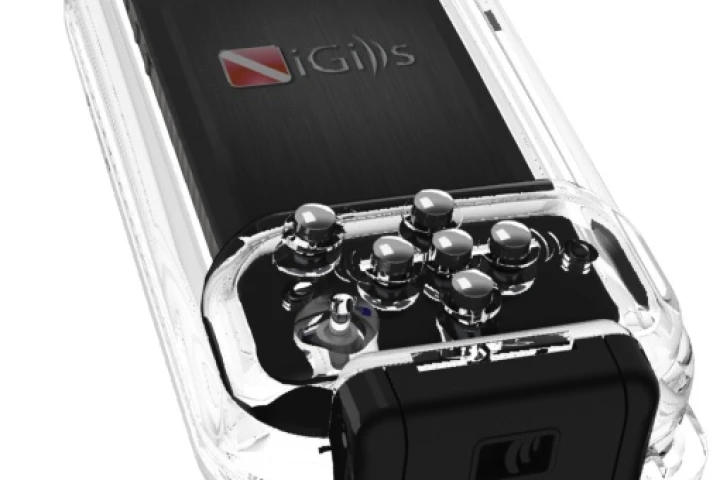 The SE-35 is waterproof to a depth of 130 feet (40 meters)
