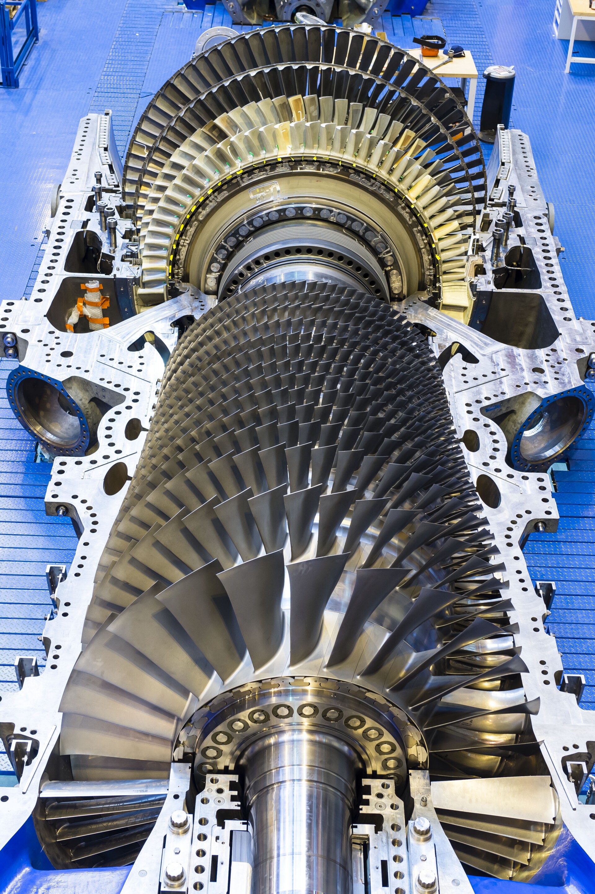 Putting the world #39 s largest and most powerful gas turbine to the test
