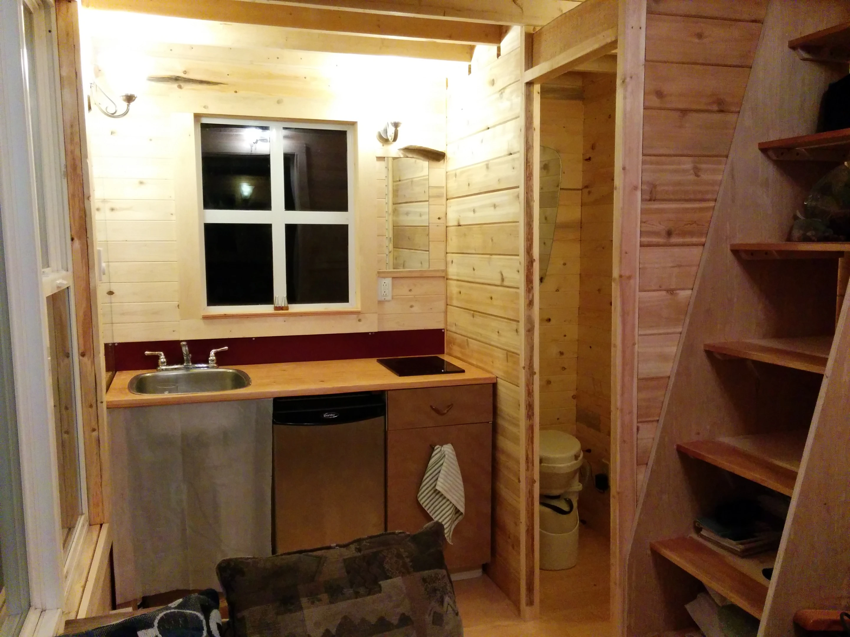 The kitchen area and toilet, to the right of the photo (Photo: Geoff de Ruiter)