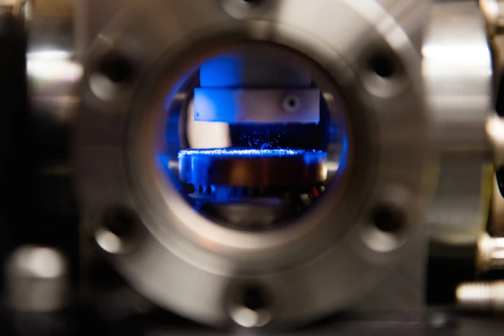 Researchers at the University of Chicago have demonstrated a levitation technique that can move macroscopic objects, using heat flow