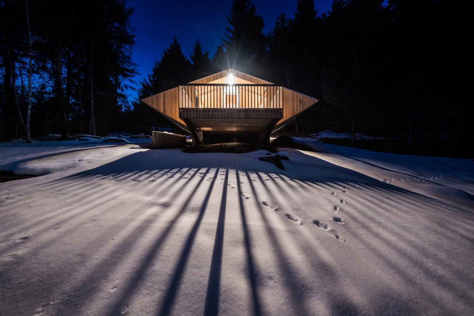 UFO takes the form of a five-sided prism resting on six concrete pillars