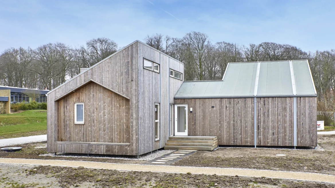 The Biological House is the first construction to be completed at Biotope in the town of Middlefart, an exhibition park for sustainable construction