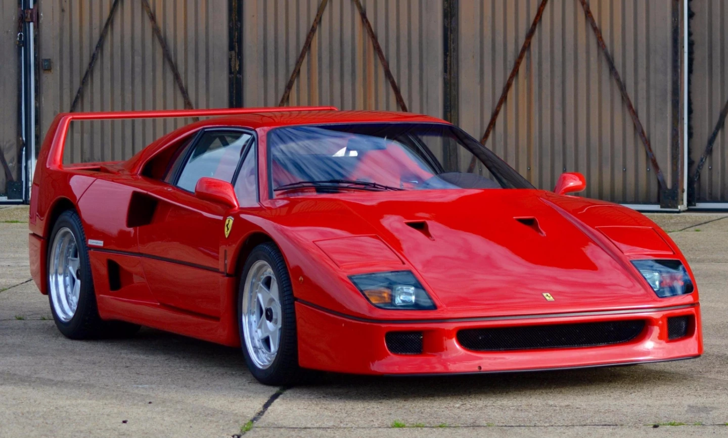 This 1990 Ferrari F40 Berlinetta has an estimated price of $1,000,000 to $1,200,000