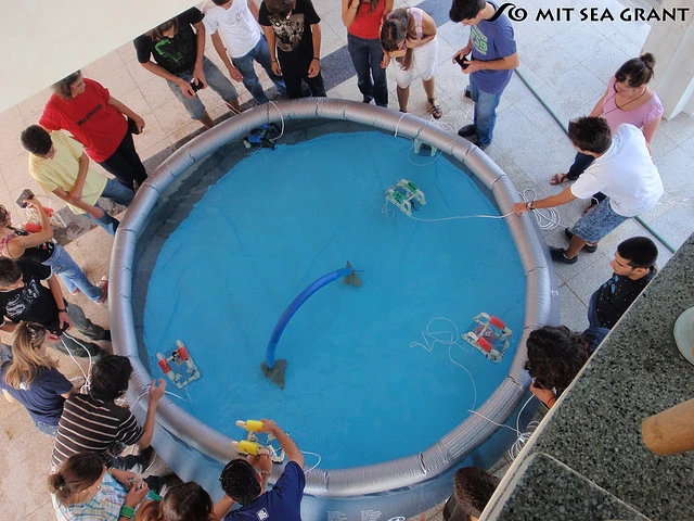 Students trying out their ROVs at an MIT SeaPerch program workshop (Photo: MIT Sea Grant)