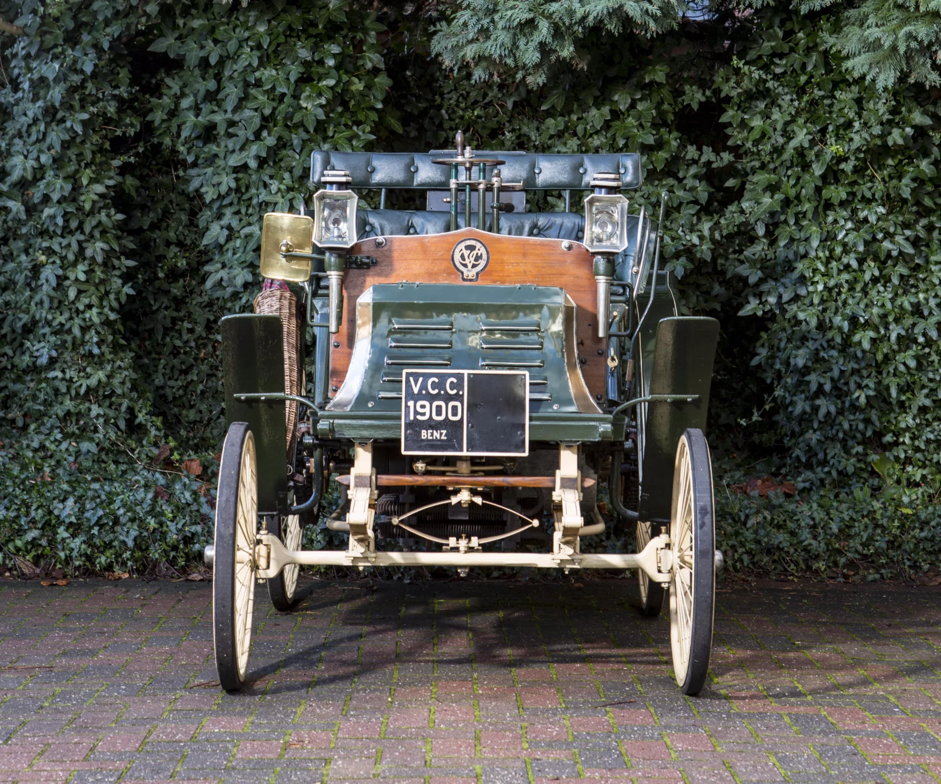 This 1900 Benz & Cie Ideal 41/2 HP Single Cylinder Vis-à-Vis sold for €212,750 ($231,663)