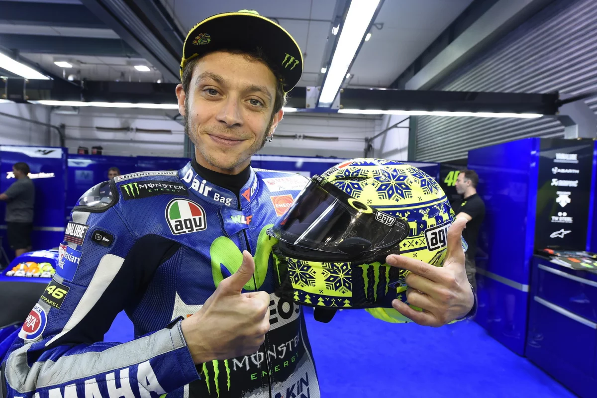 Valentino Rossi demonstrates how to use the AGVisor on his personal Pista GP special helmet