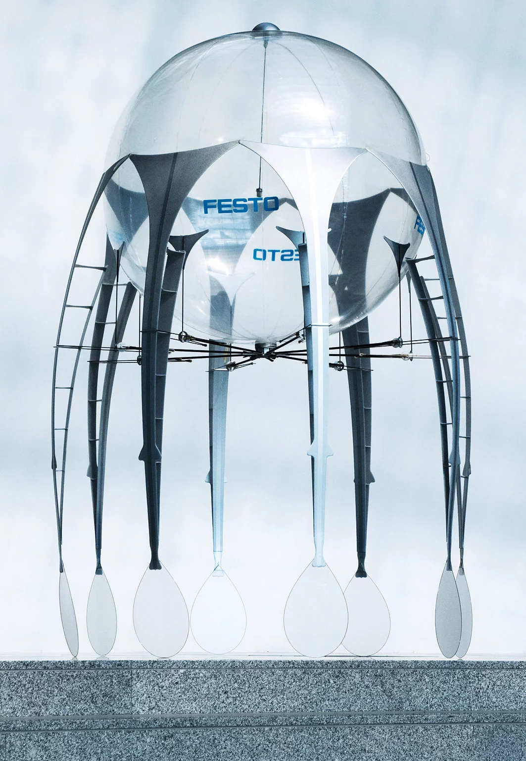 The AirJelly is powered by batteries transmitting force to a bevel gear wheel which in turn powers eight spur gears in sequence, eight shafts activating eight cranks, which each move one of the eight tentacles (Image: Festo)