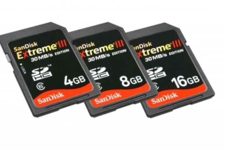 The SanDisk Extreme III 30MB/s Edition SDHC cards allow users to record 39 images in continuous shooting mode at 4.5 frames per second, in the 6.0 MB JPEG L Fine format.