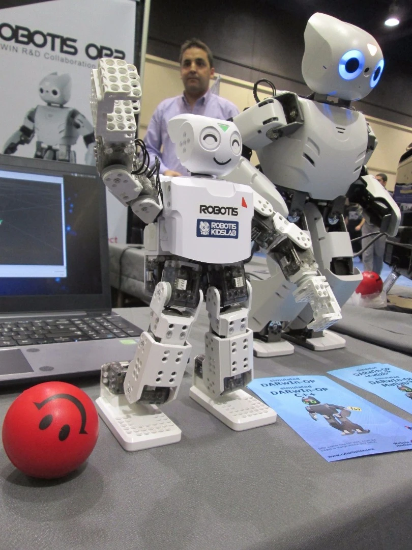 Robotis Kidslab robot uses a simple set of servos