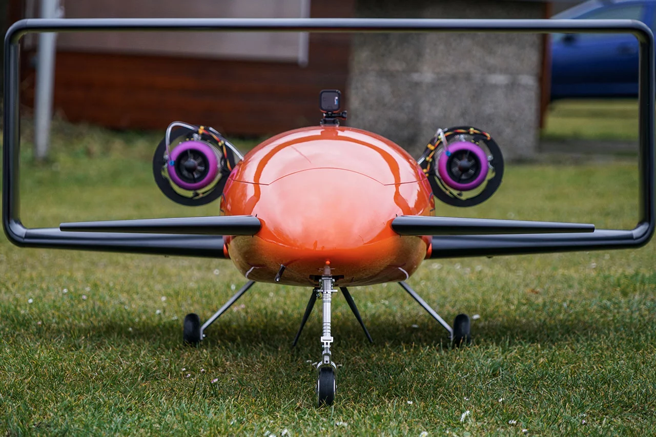 The J-55 prototype box wing uses a pair of Jetcat turbines