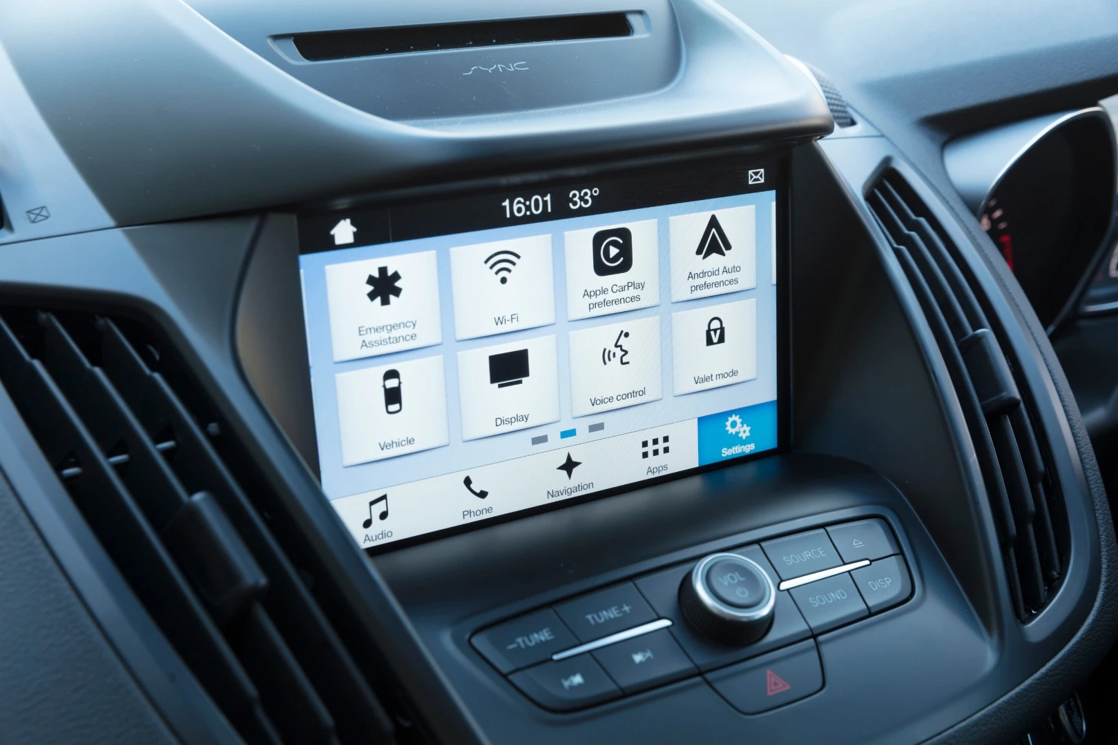 2017 Ford Escape: 8-inch touchscreen with Apple CarPlay and Android Auto