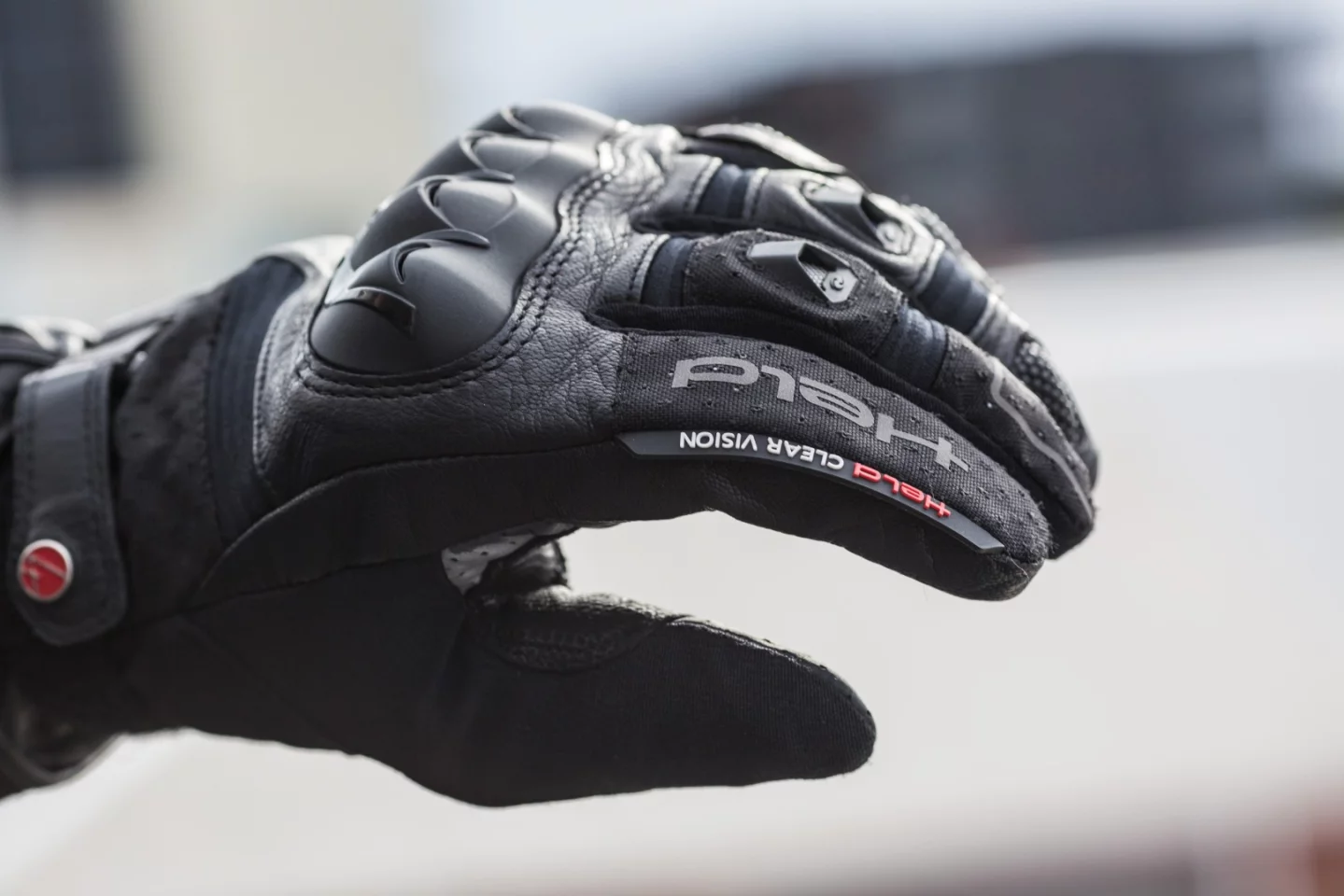 Held Air n Dry gloves: visor wipe is not a highlight, it's curved and flexible and simply not as good as many others