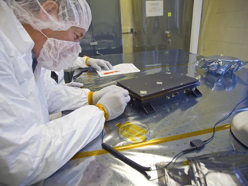 MEDLI's electronics box being fitted (Photo: NASA)