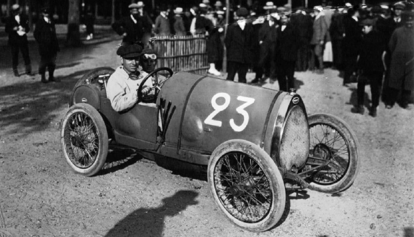 Ernest Friedrich awaits the start of the 1920 "VIII Coupe des Voiturettes"