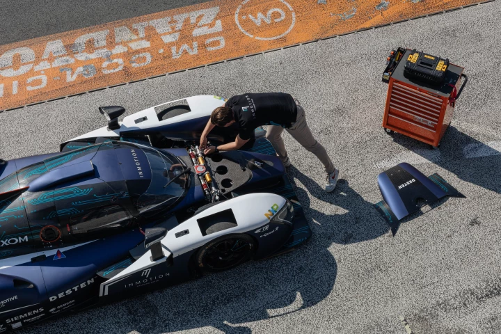 Students at Eindhoven University of Technology have developed a fast-charging battery solution for a prototype electric racecar that can fully charge in under four minutes