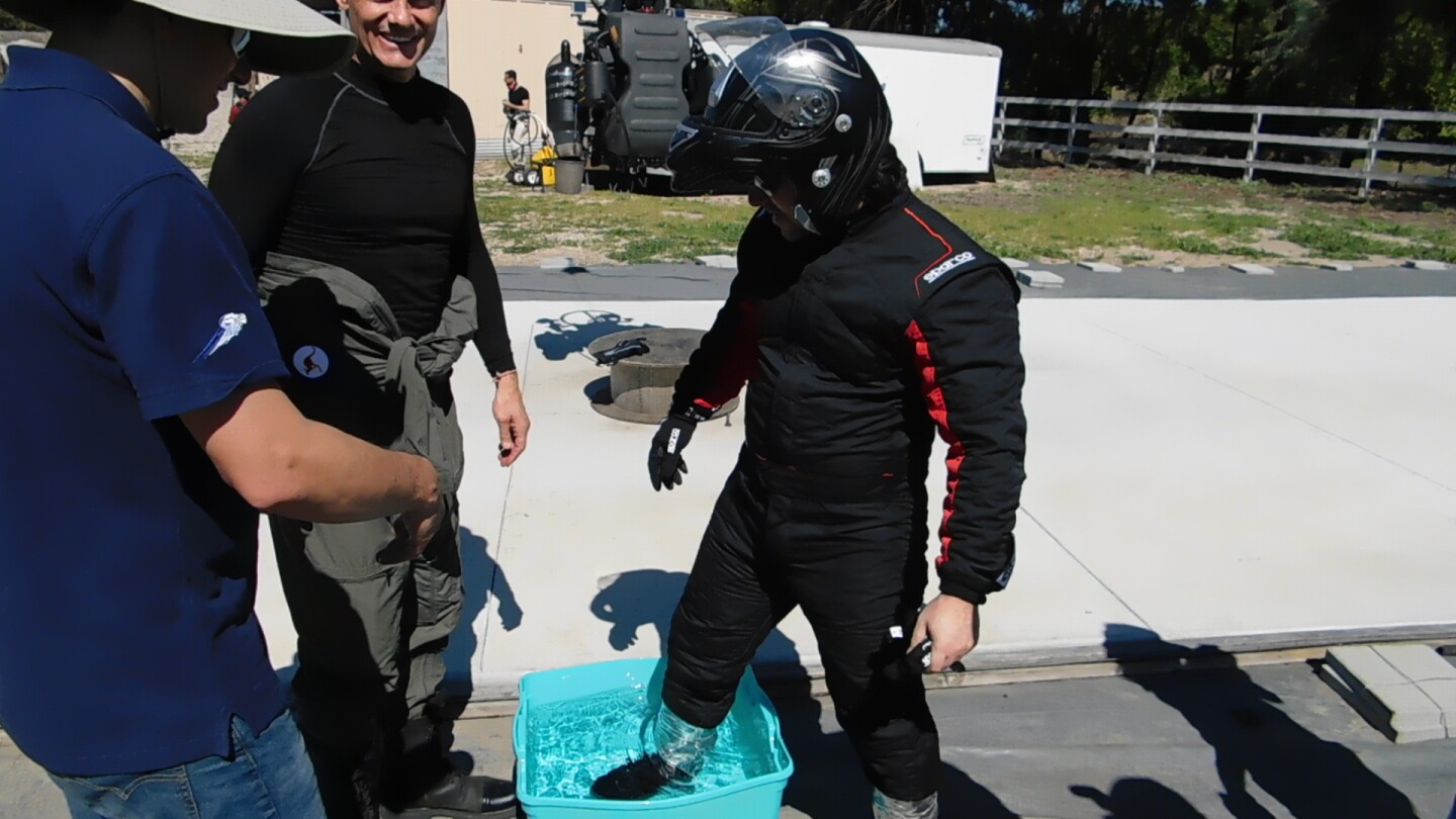 YouTube host Mischa Pollack successfully completes the first "civilian" jetpack flight with no formal training
