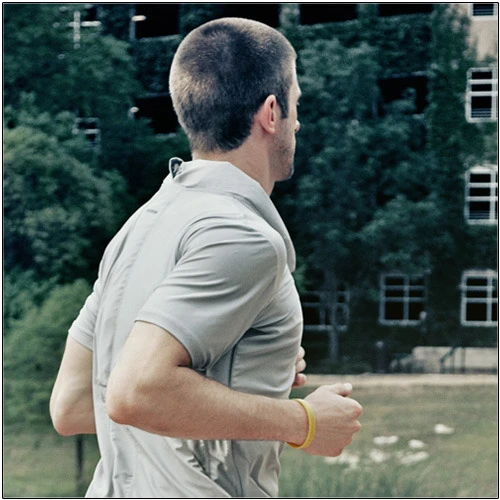 The men's version comes with five gel packs to be slid in under the arms, around the neck and down the spine