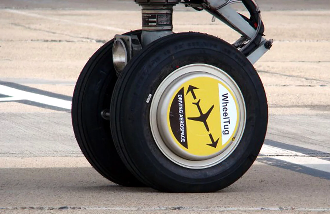 WheelTug allows an aircraft to taxi without using engines or a ground tug