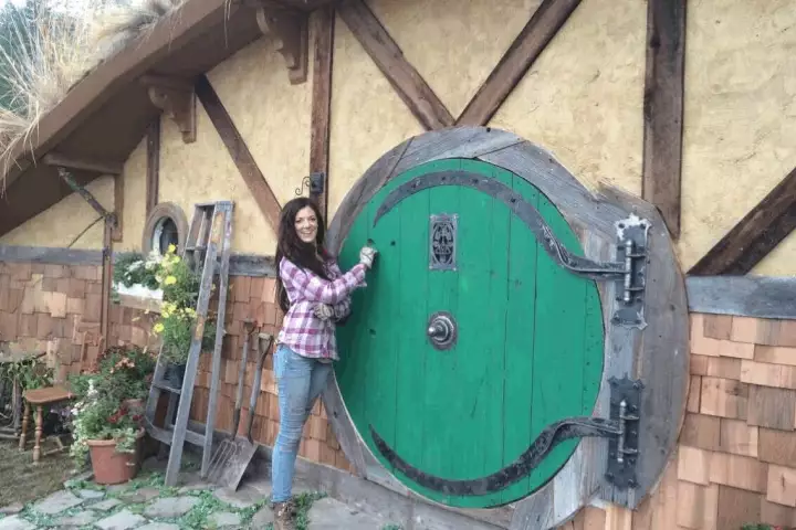The Hobbit Home is located in Chelan, Washington, and has a total floorspace of 288 sq ft (26.7 sq m)