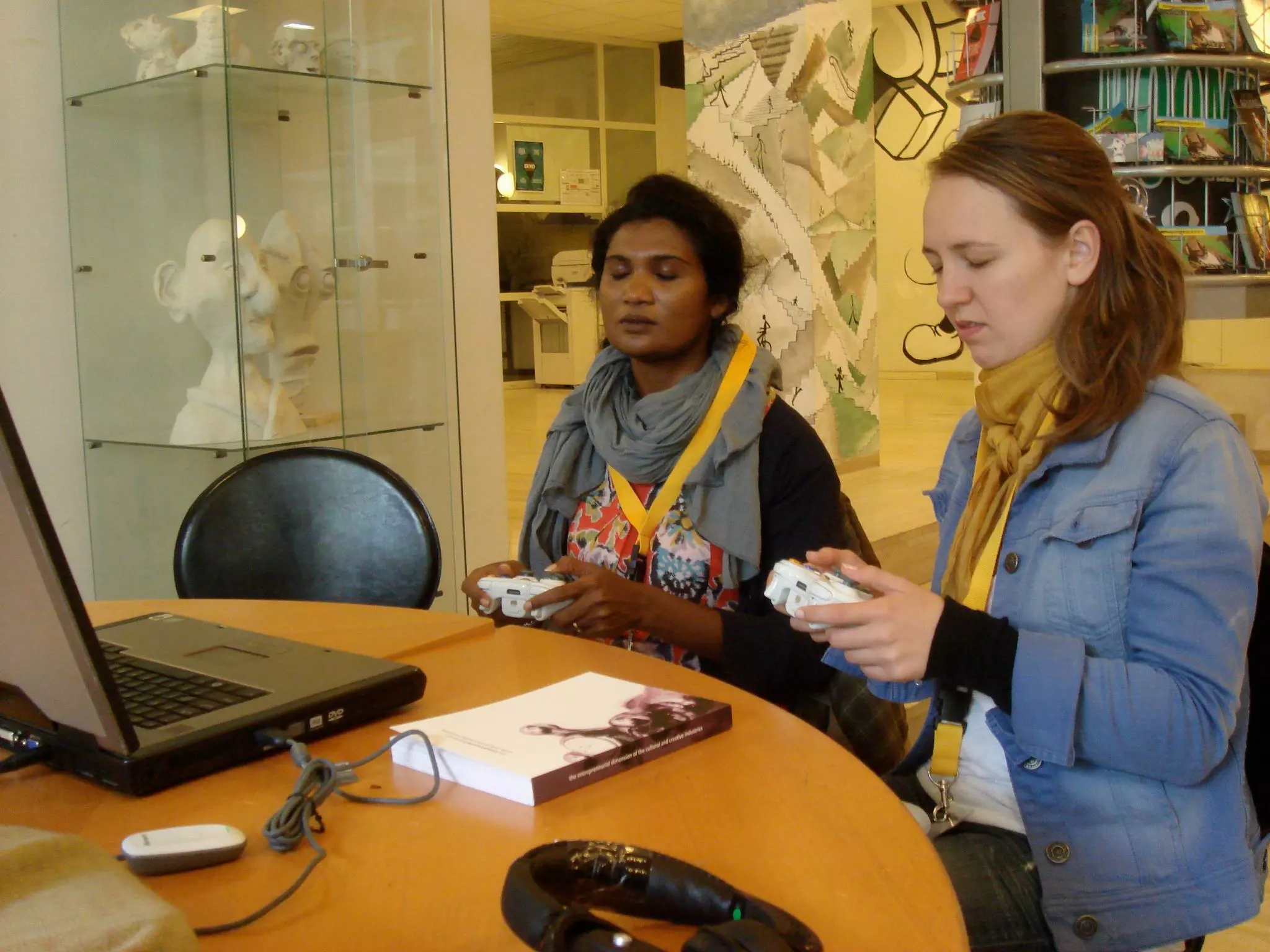 Two people play haptic Pong (Photo: Xavier V Stamps-Lafont)
