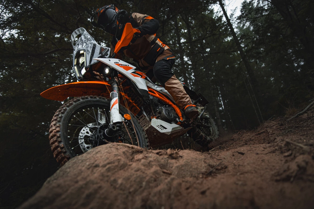 KTM 390 Adventure comes with a bi-directional quickshifter and an assist and slipper clutch