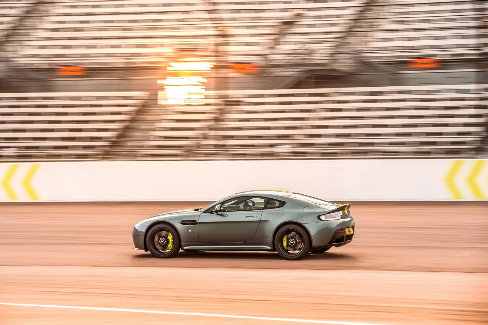 The five-spoke wheels on the Vantage AMR are painted black