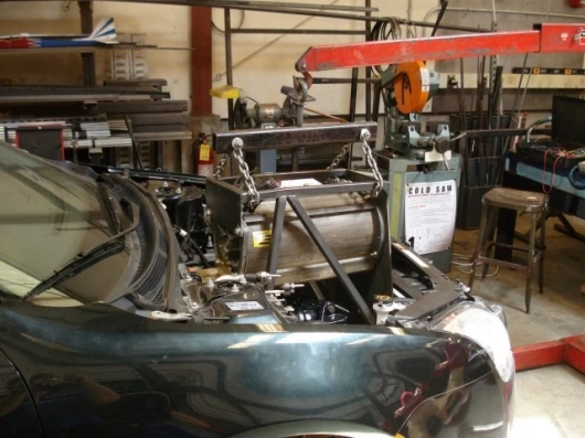 Sizing up the aluminum engine (top) and differential (bottom) in the engine well