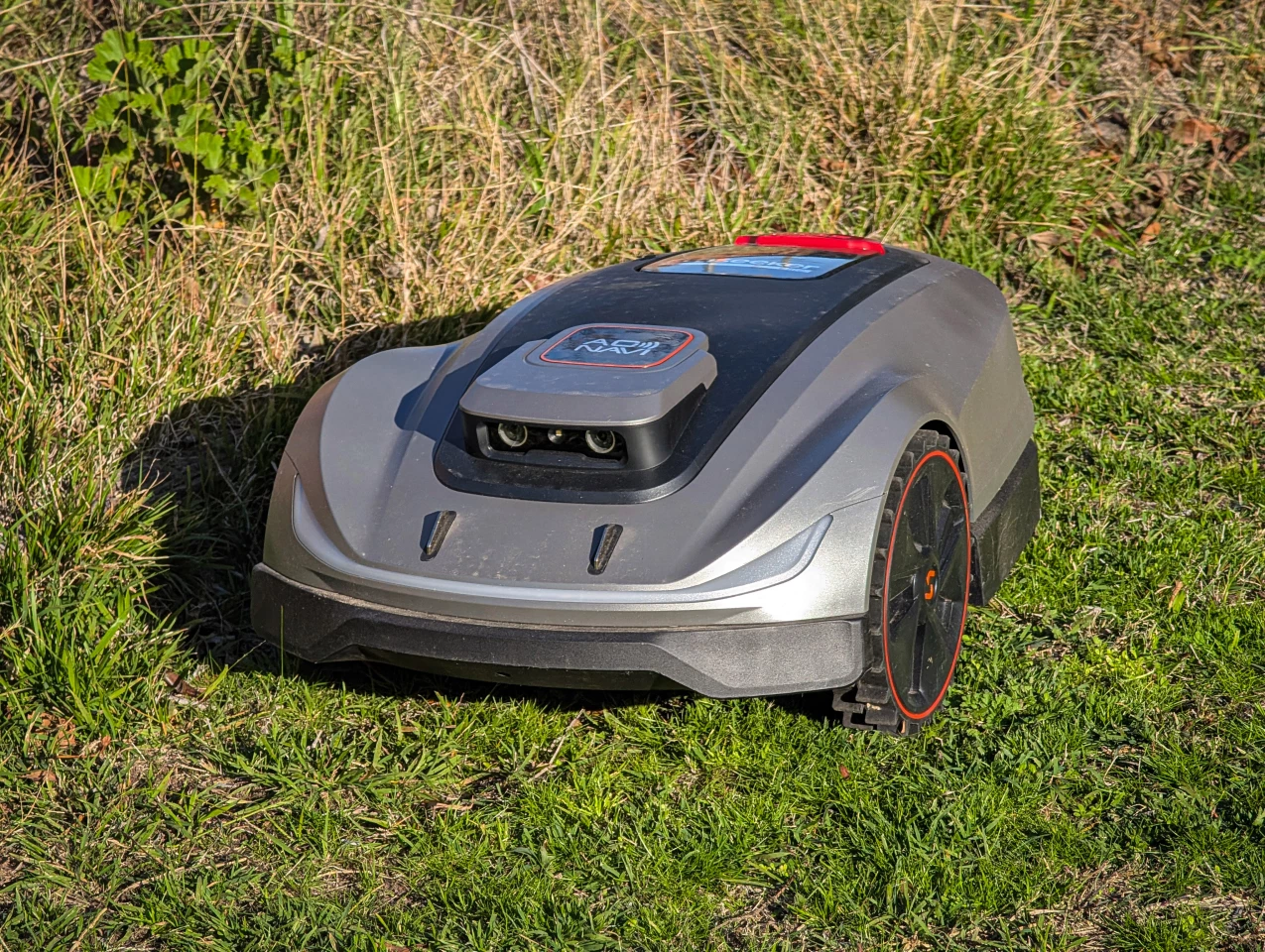 It's a sporty lookin' little fella!