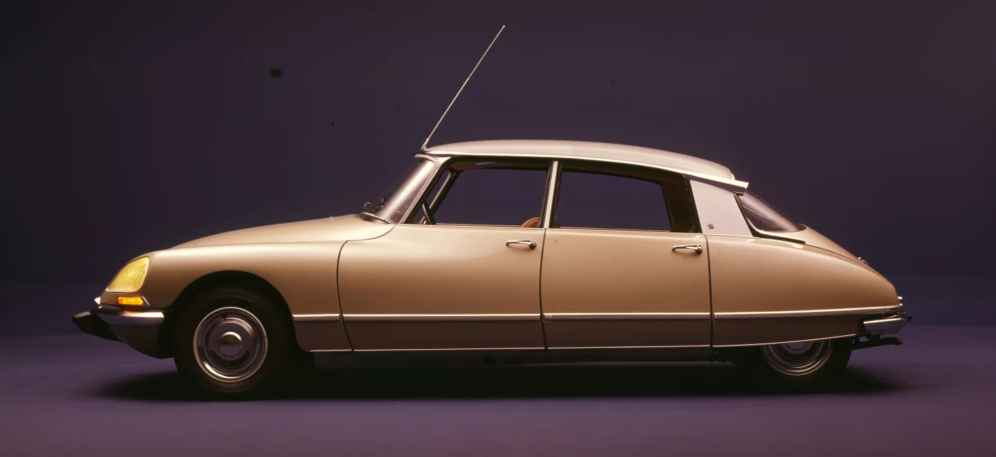 The DS was styled by Italian sculptor and industrial designer Flaminio Bertoni and the French aeronautical engineer André Lefèbvre