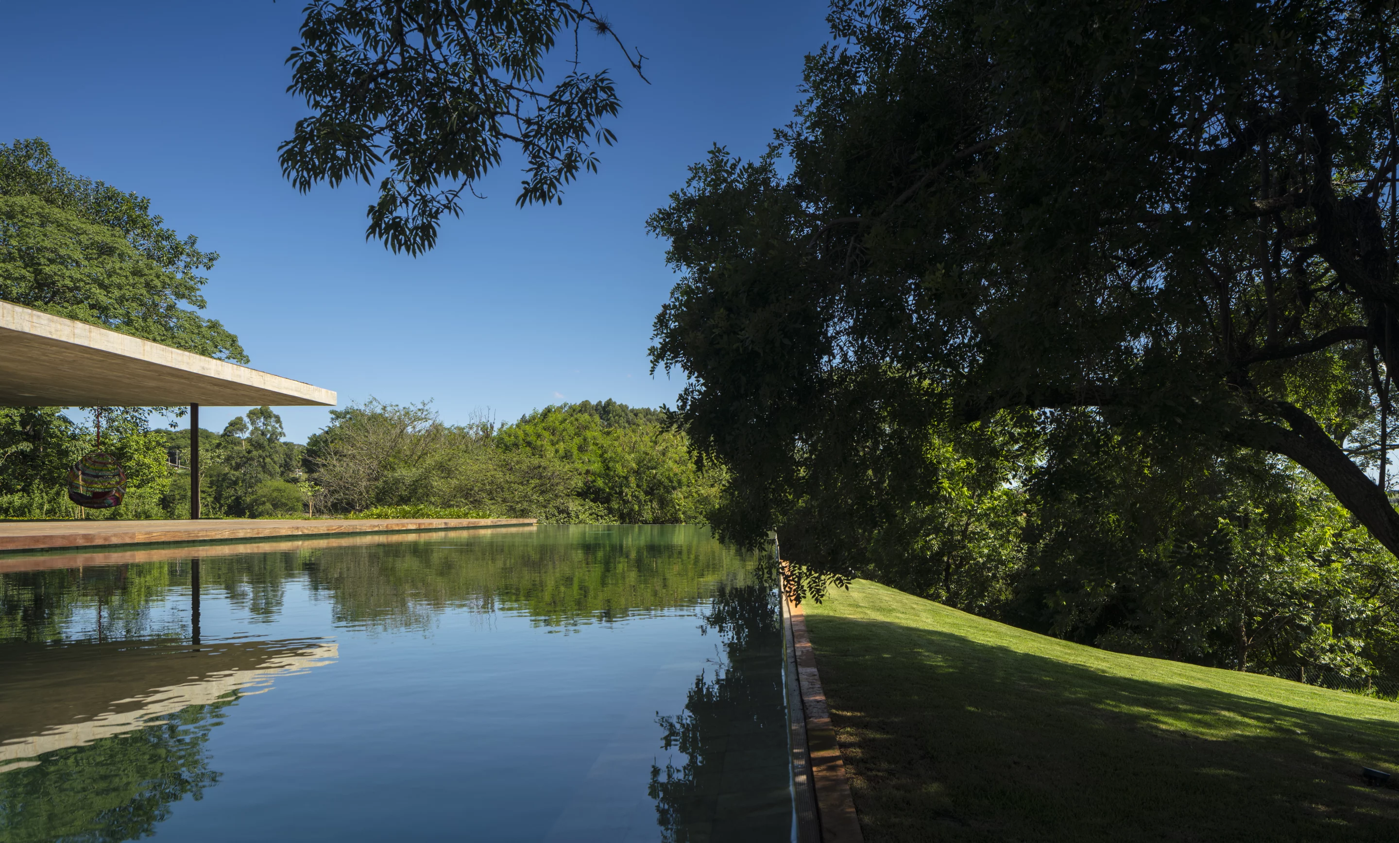 Planar House also features a large swimming pool