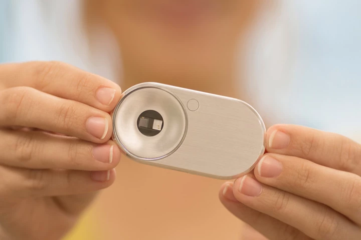 The MOCAheart device, which can be mounted in an optional smartphone case